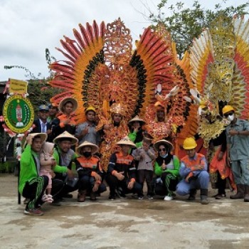 PARTISIPASI WARGA SMKN 11 SAMARINDA  PADA PAWAI  BUDAYA  DI 